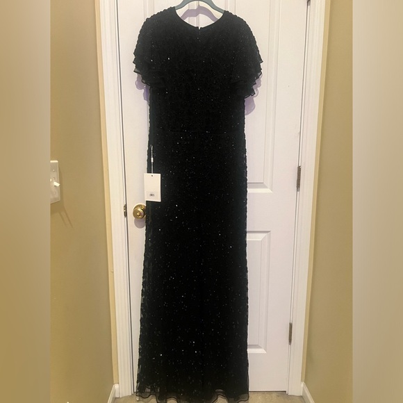 🌺Mac Duggal HIGH NECK FLUTTER CAP SLEEVE GOWN - Picture 9 of 16